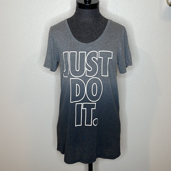 Nike Just Do It The Nike Tee Athletic Cut Ombré Gray Tshirt Size Small - Picture 1 of 4